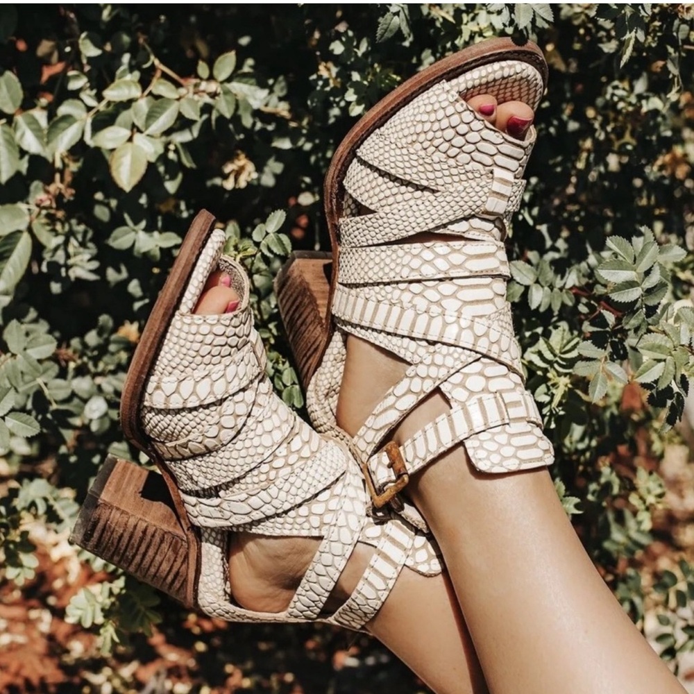 Freebird Claw Sandal Block Heel in White Snake Size 6